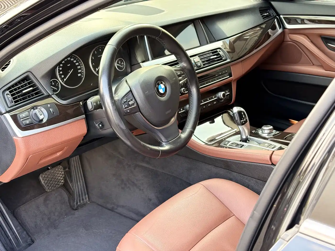 BMW 5 Series 2017 525Li Leading Edition фото 6
