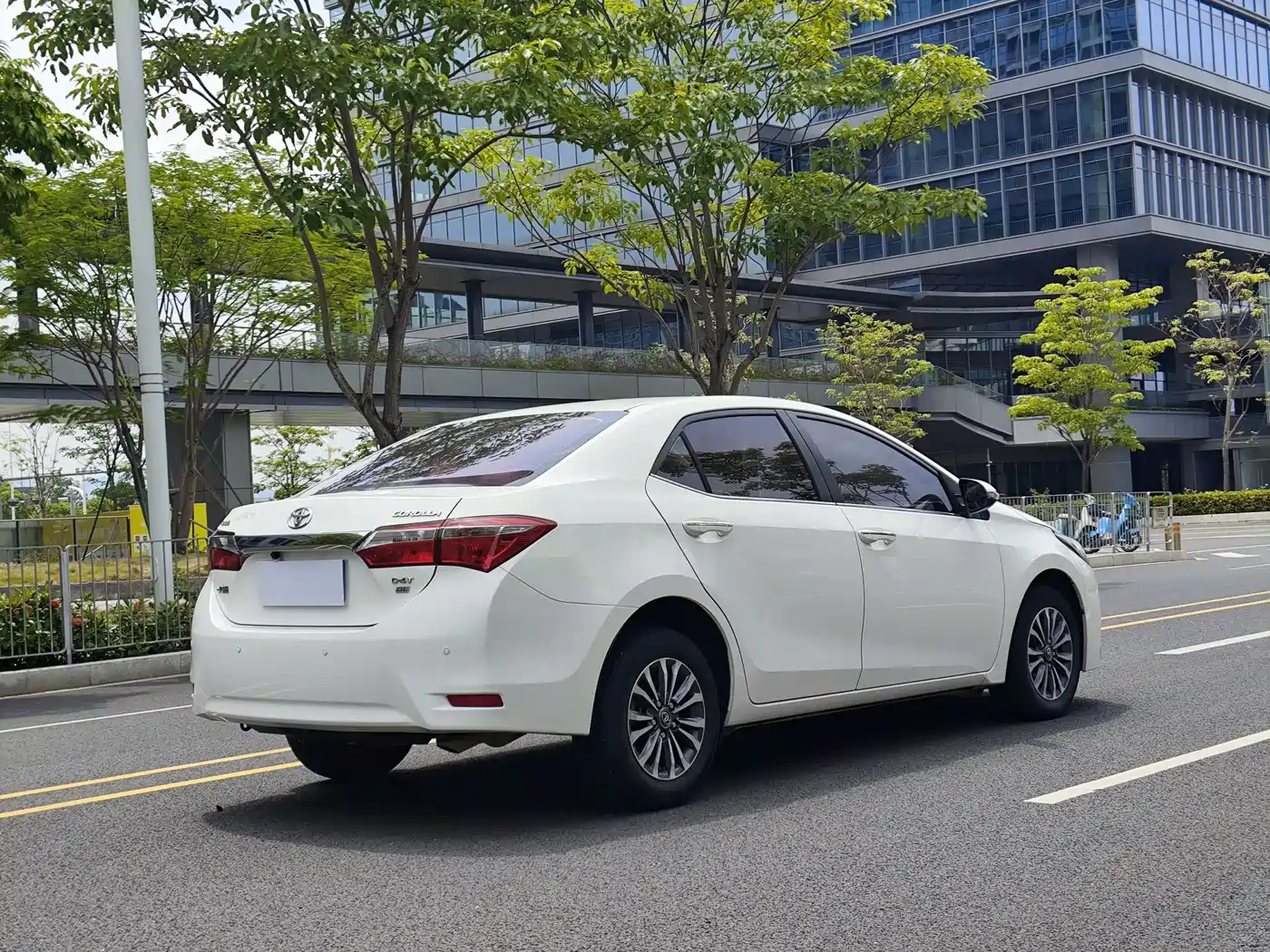 Toyota Corolla 2017 Facelift 1.2T S-CVT GL фото 6