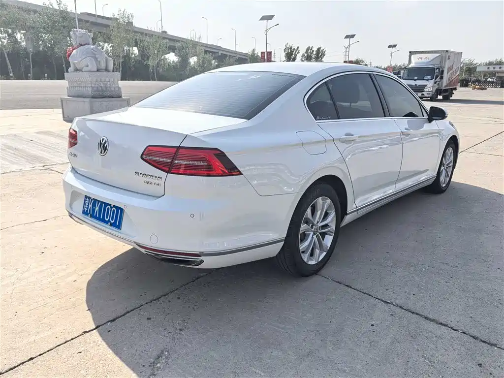 Volkswagen Magotan 2017 380TSI DSG Luxury фото 6