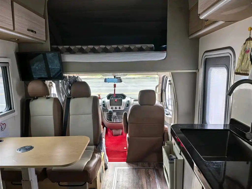 SAIC Maxus Xintu V80 2018 2.5T AMT Aoyun Short Wheelbase Ultra Low Roof 5-6-seater фото 8