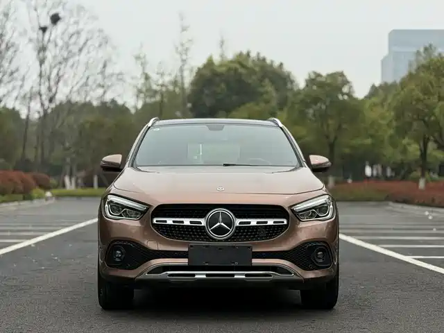 MERCEDES-BENZ GLA