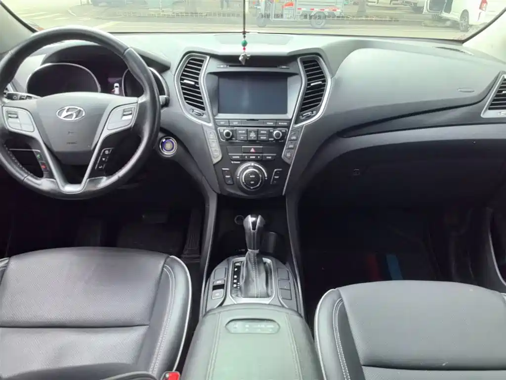 Hyundai Santa Fe 2017 2.0T Automatic 4WD Intelligent 7-Seater фото 10