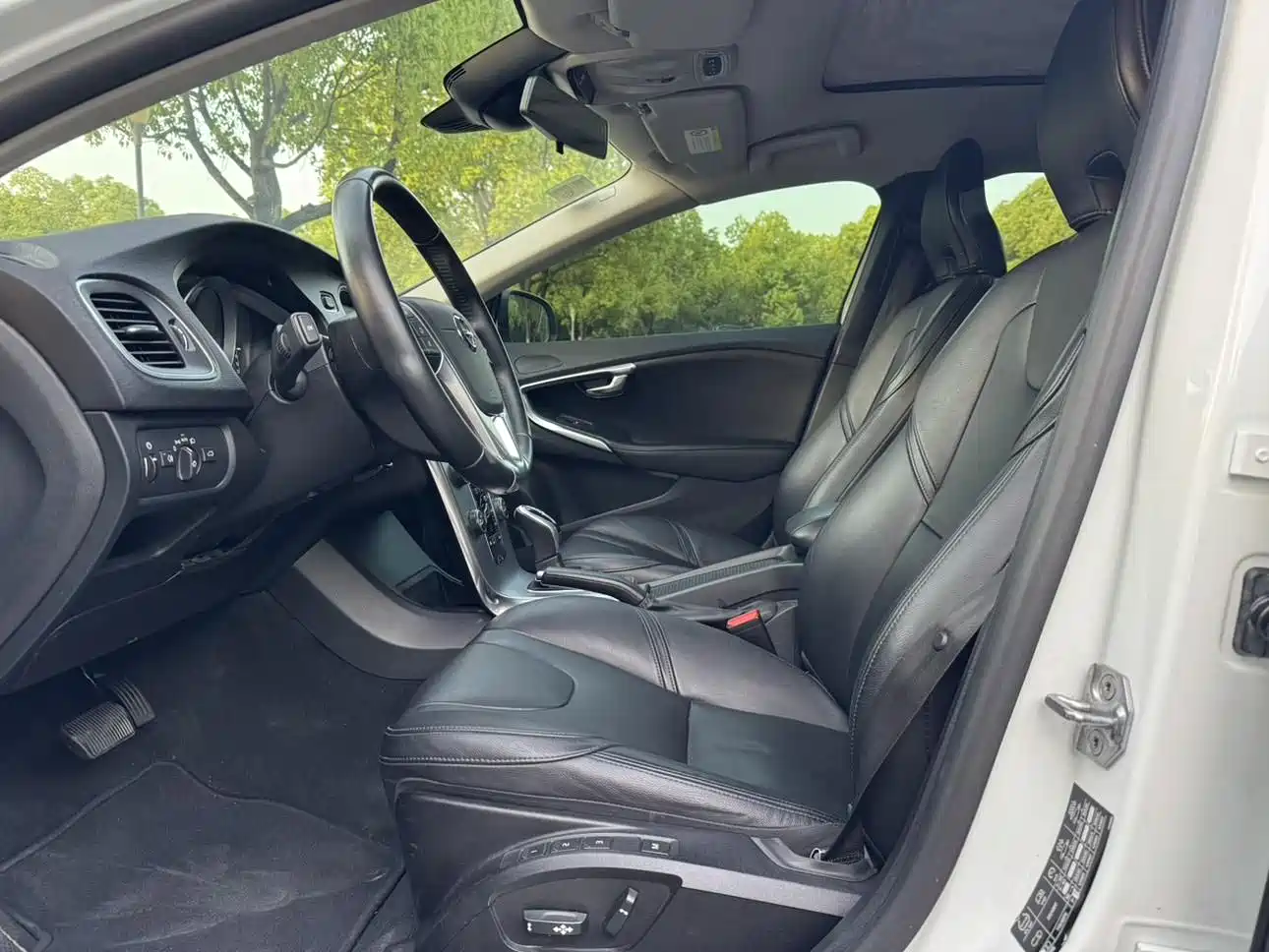 Фото 7 - Volvo V40