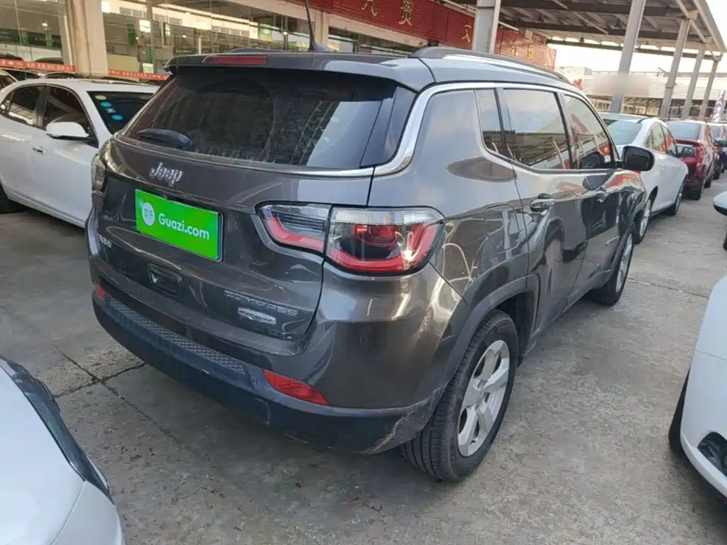 Photo 7 - Jeep Compass