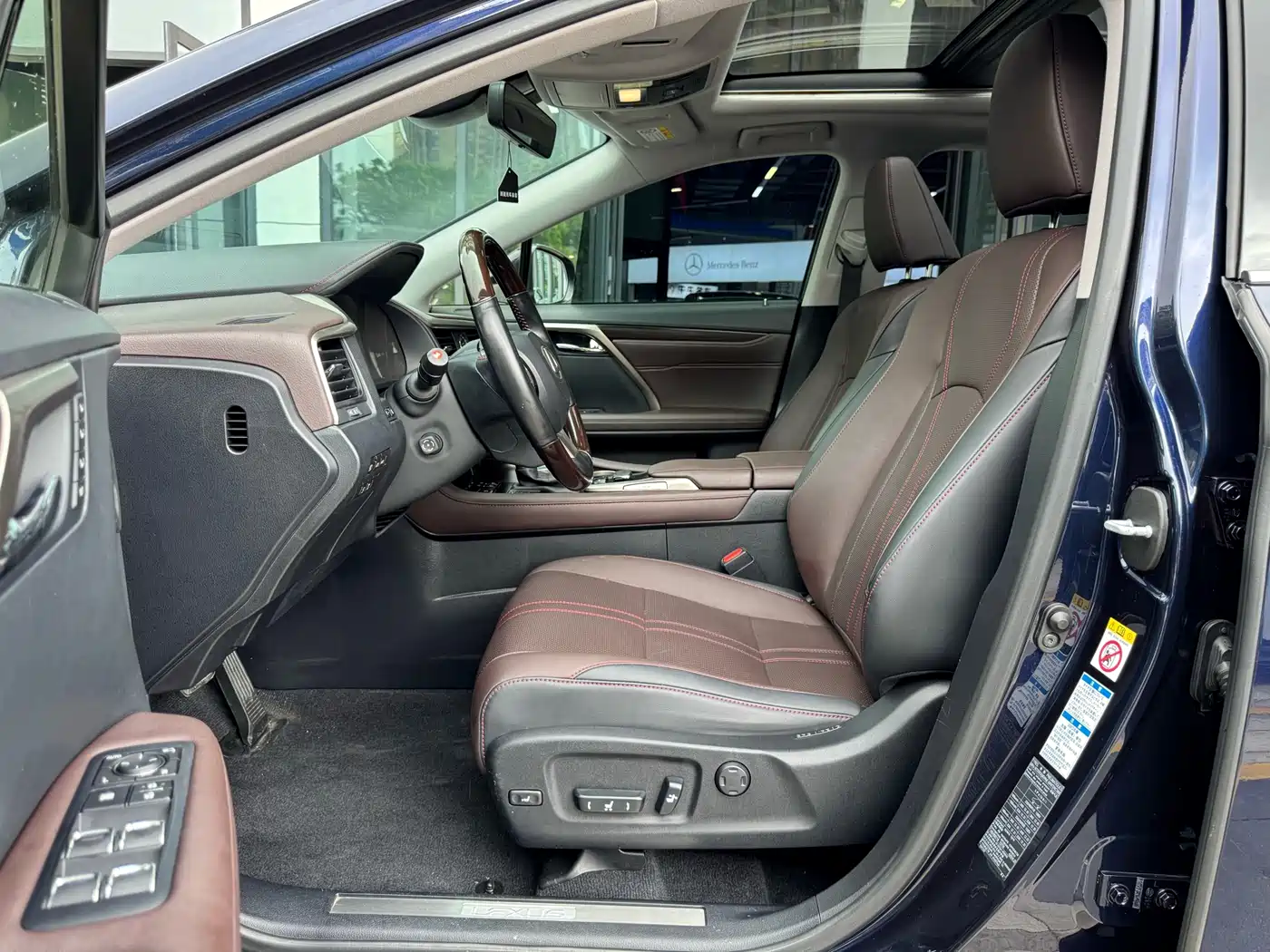 Photo 7 - Lexus RX