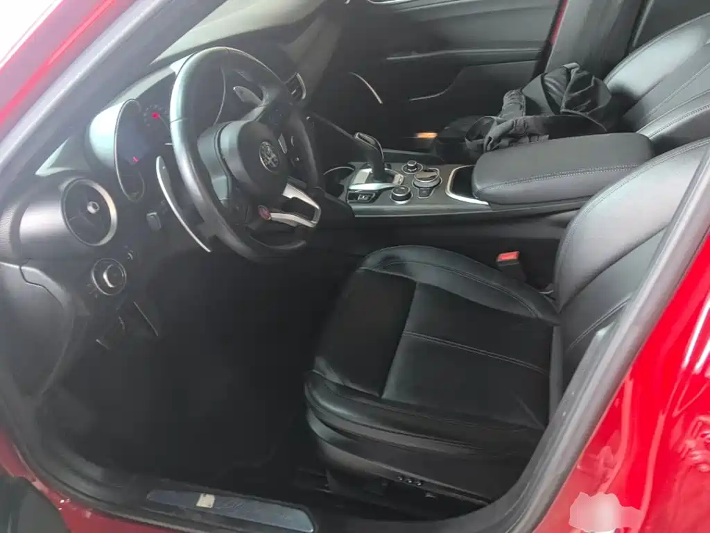 Alfa Romeo Giulia 2023 2022 2.0T 280HP Ti Driving Control Edition
