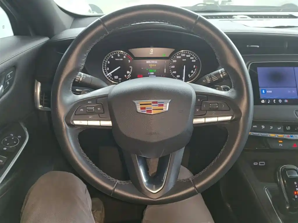 CADILLAC XT4