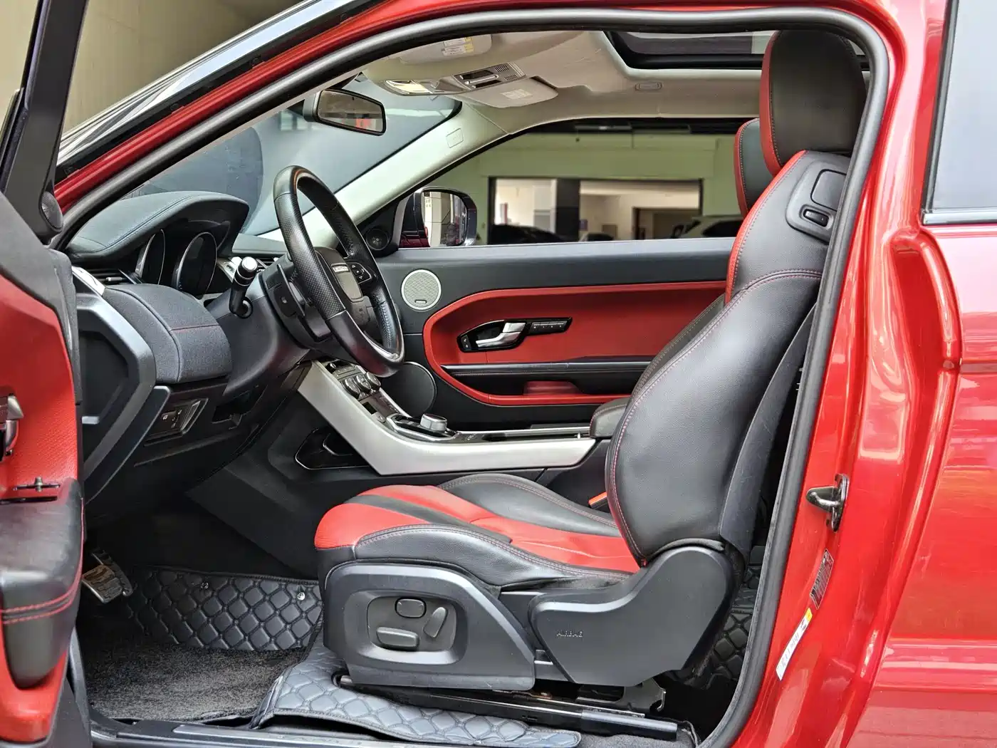 Land Rover Range Rover Evoque (Import) 2013 2.0T 3-door Dynamic Edition фото 6