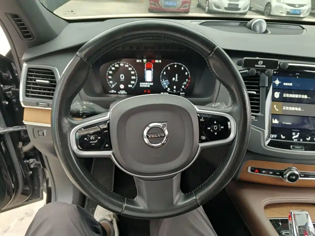 صورة 11 - Volvo XC90
