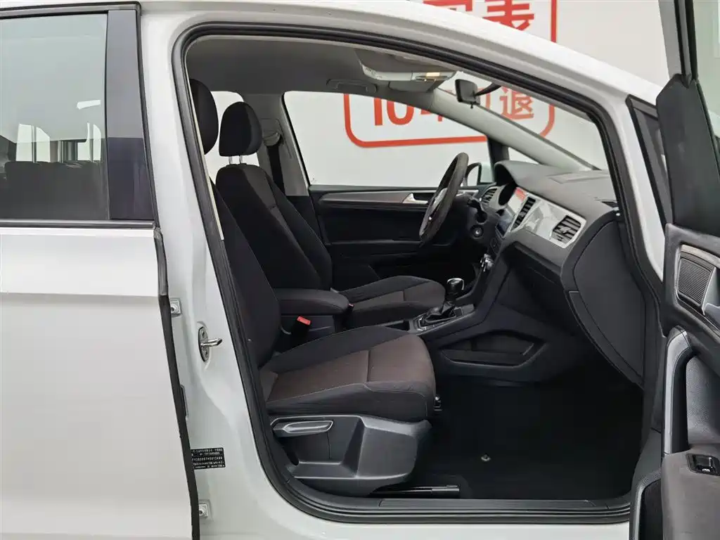 Volkswagen Golf Sportsvan 2016 1.6L Automatic Comfort фото 23