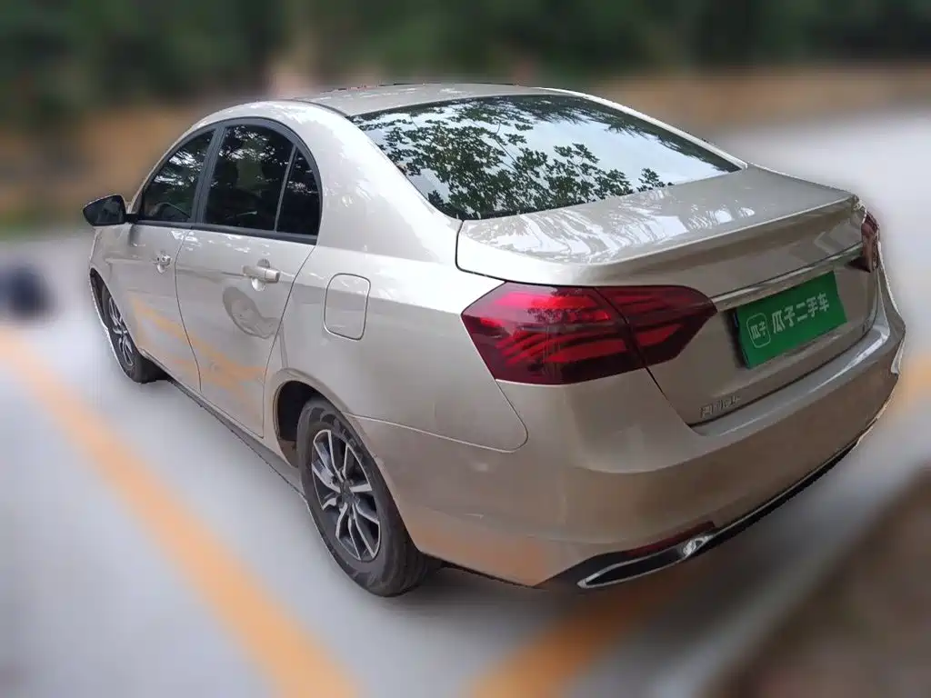 Фото 25 - Geely Emgrand