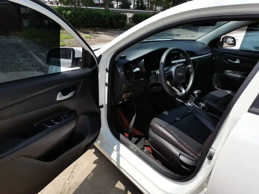 Kia K2 2017 2017 Sedan 1.4L AT GLS