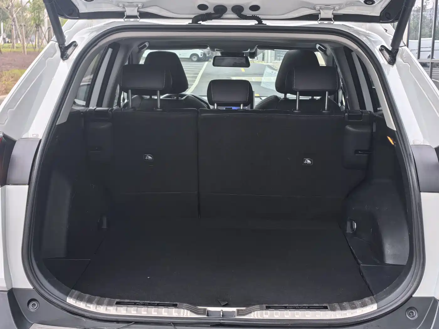 Toyota RAV4 Rongfang Dual Engine E+ 2021 2.5L 2WD Elite Pro фото 15