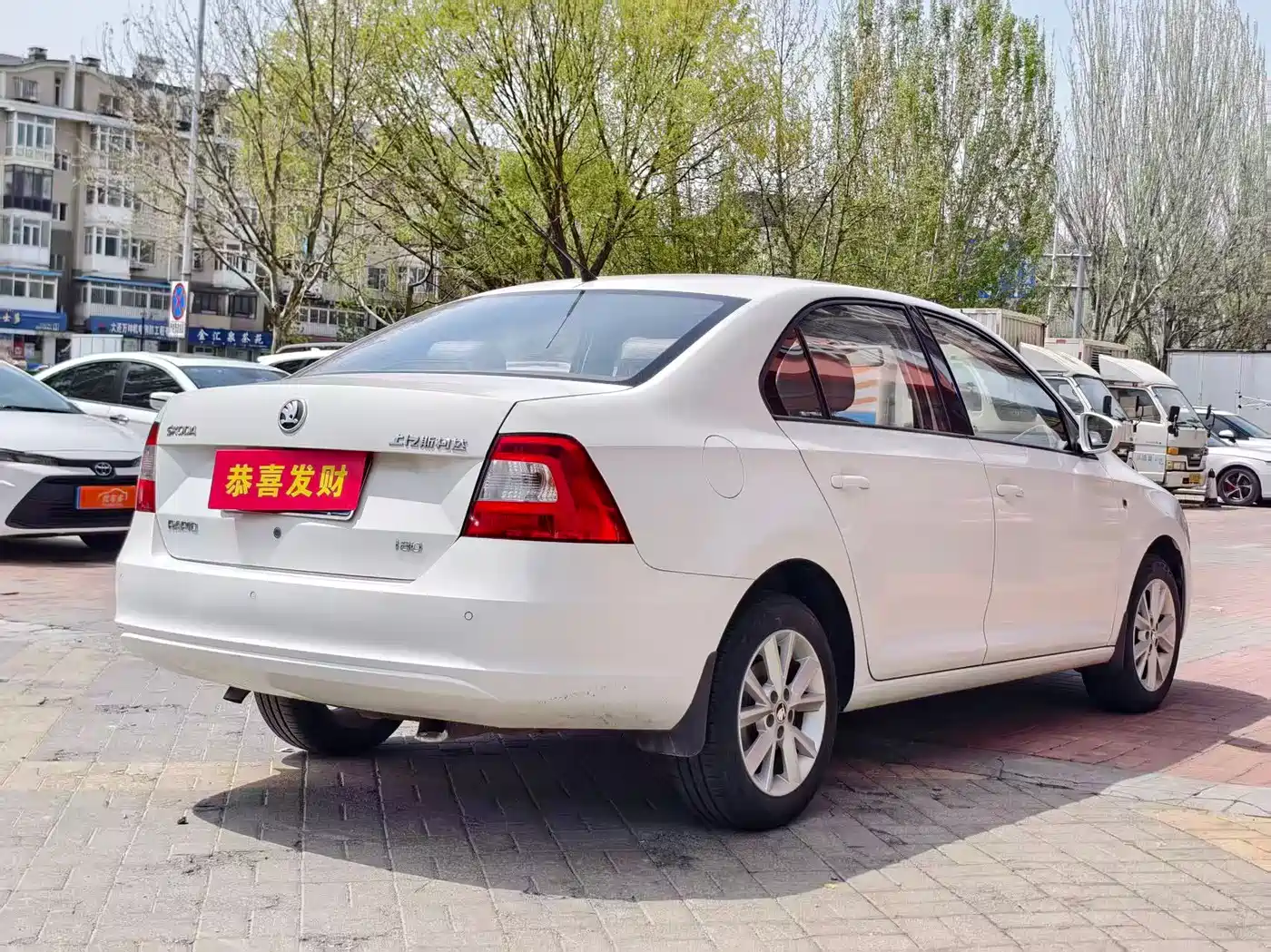 Škoda Rapid 2016 1.6L Automatic Pioneer Edition фото 9