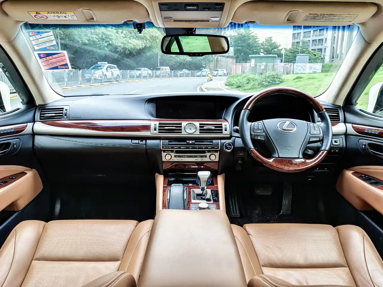 Lexus LS 2016 600hL фото 7