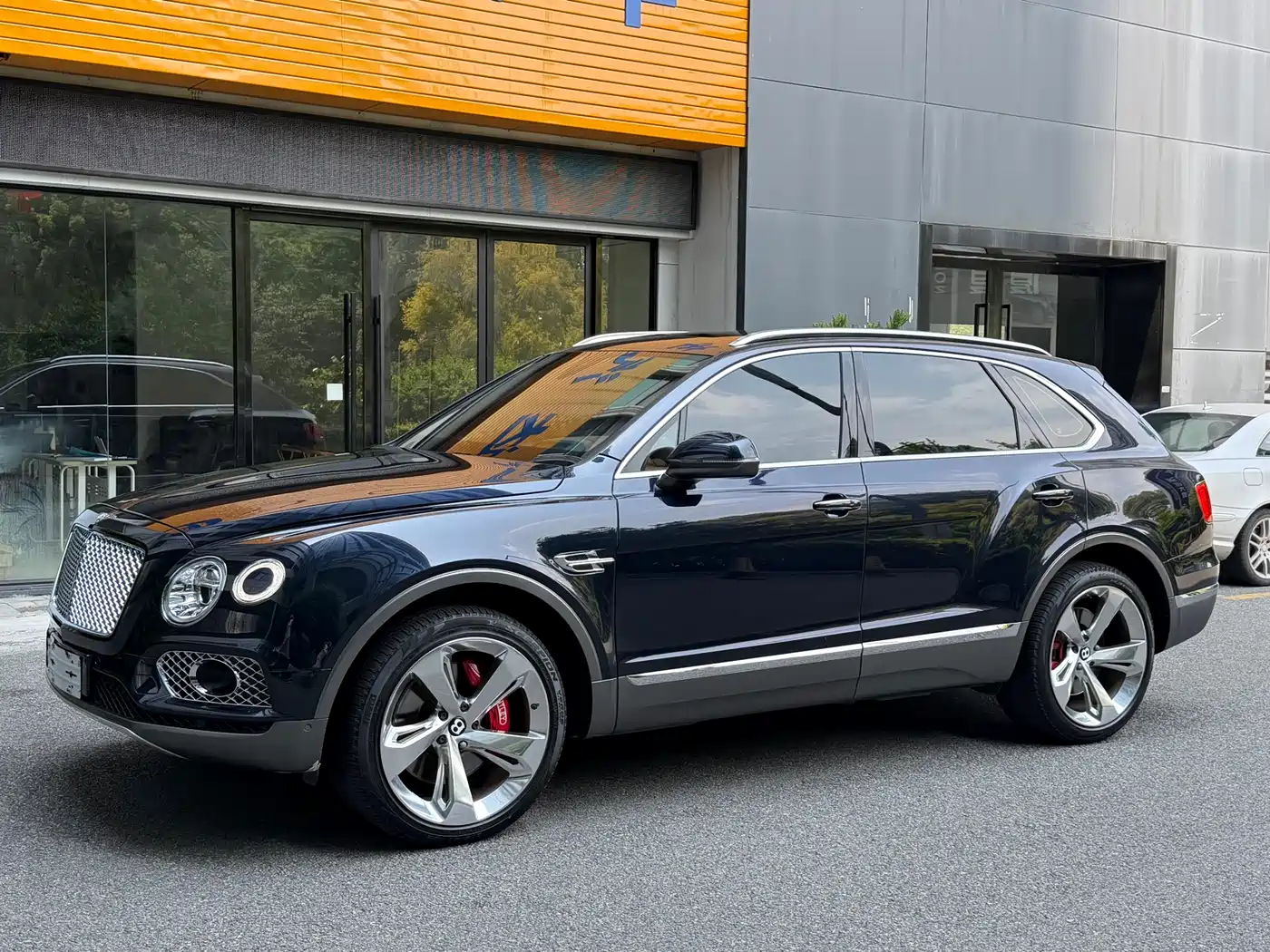 Bentley Bentayga фото 3