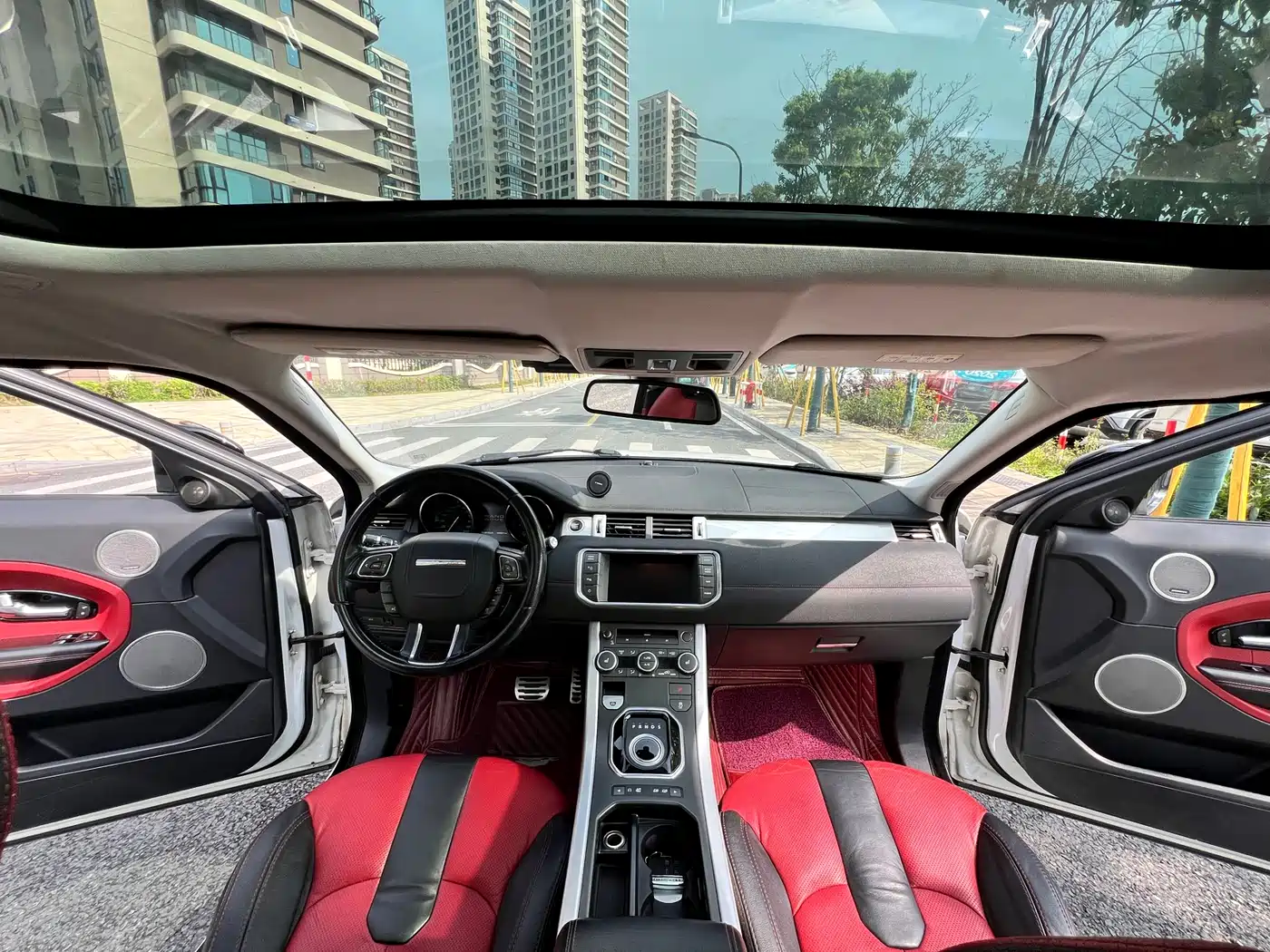 Land Rover Range Rover Evoque (Import) 2013 2.0T 3-door Dynamic Edition фото 10
