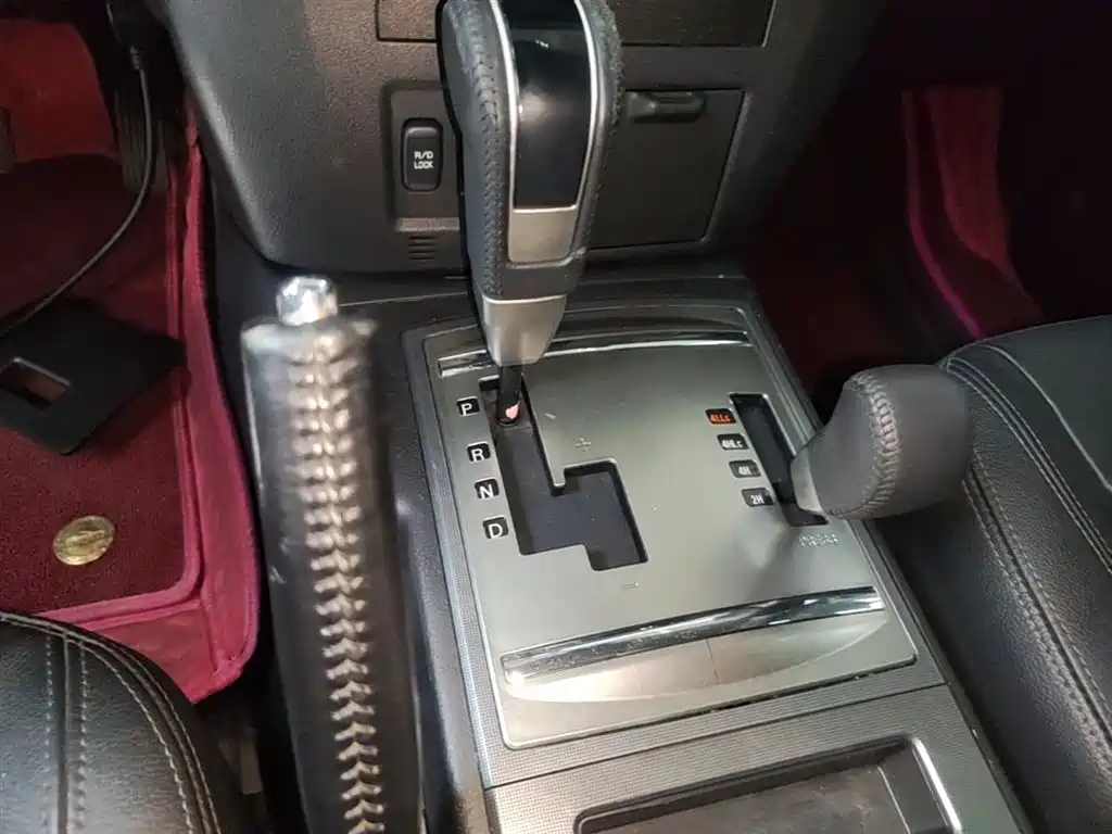 Mitsubishi Pajero (Import) 2016 3.0L Automatic Premium (China V) фото 14