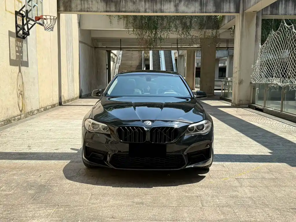 Фото 2 - BMW 5 Series