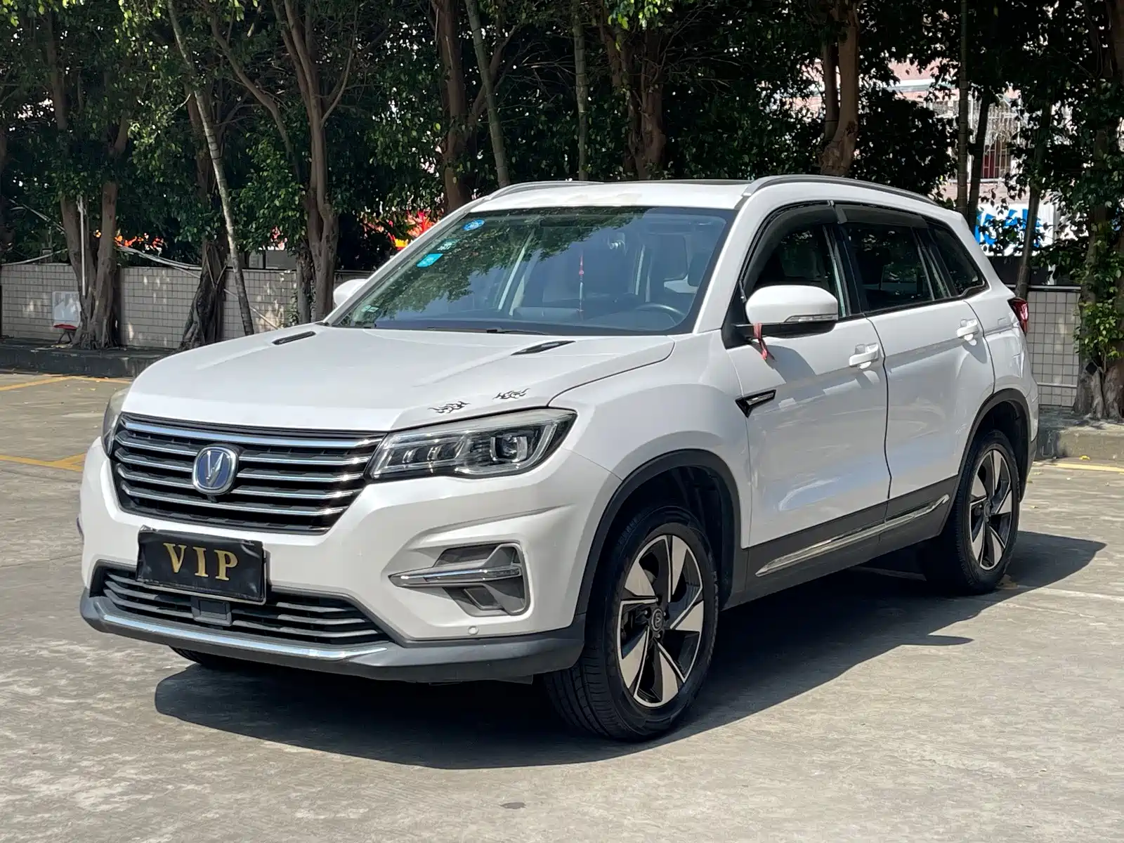 Photo 1 - Changan CS75