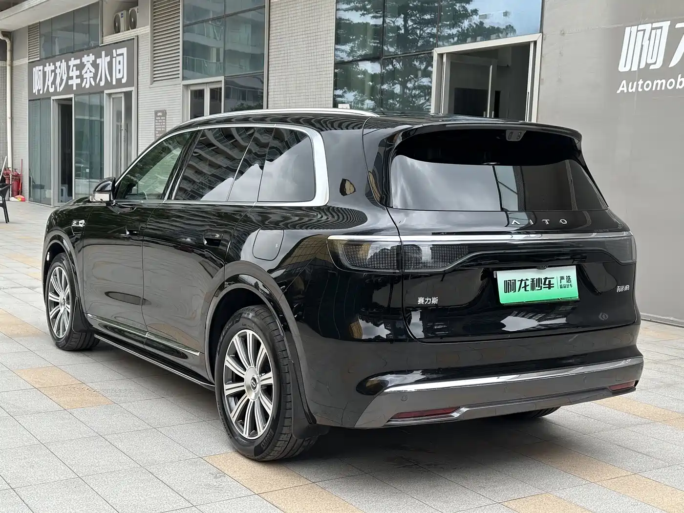 AITO Wenjie AITO M8 2025 Model Extended Range Max+ Edition 53.4kWh 6-Seater фото 13