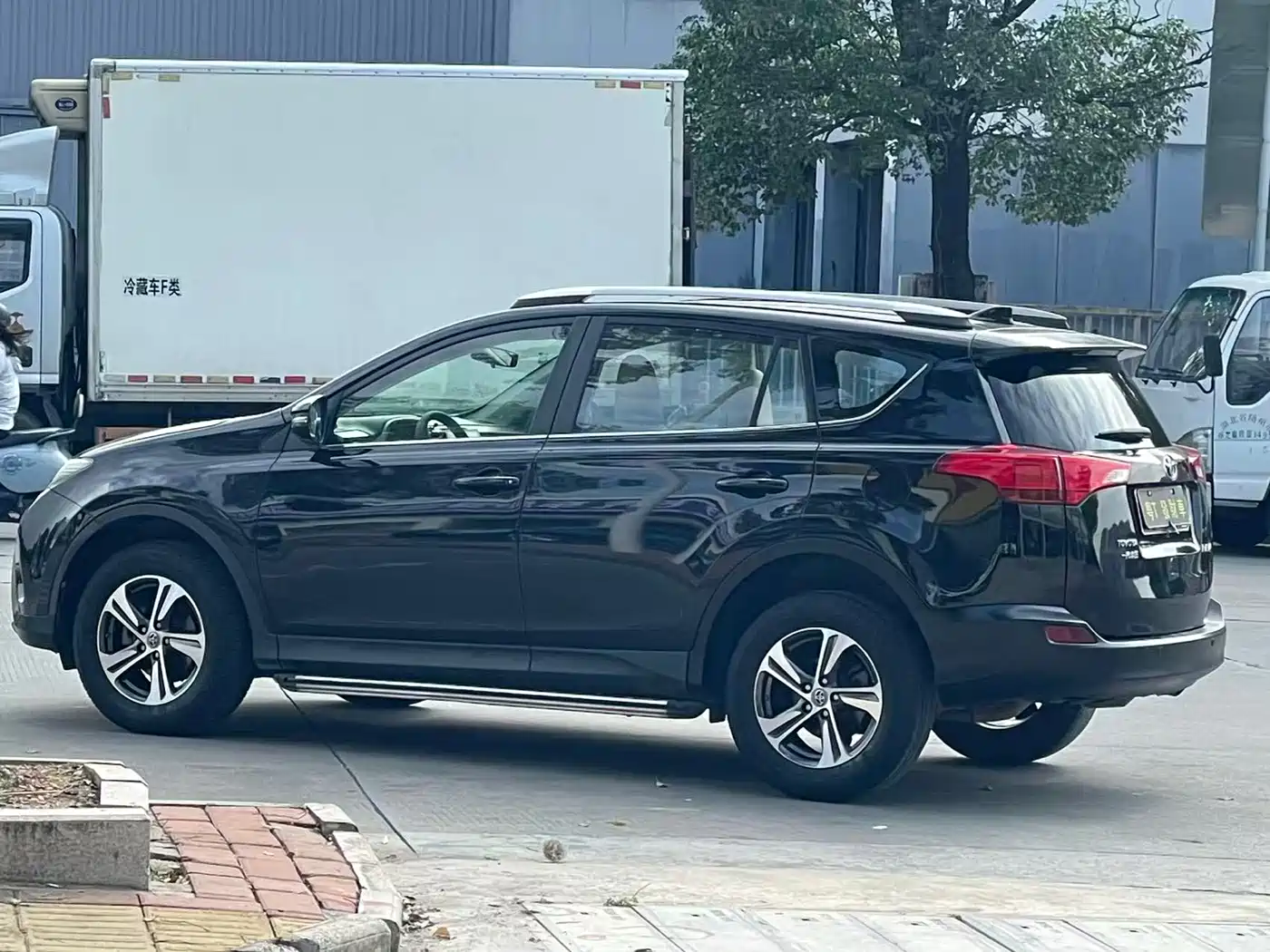 Toyota RAV4 Rongfang 2015 2.0L CVT 2WD Trend Edition фото 9