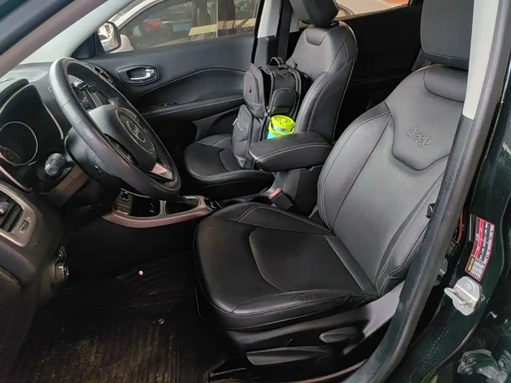 Фото 15 - Jeep Compass