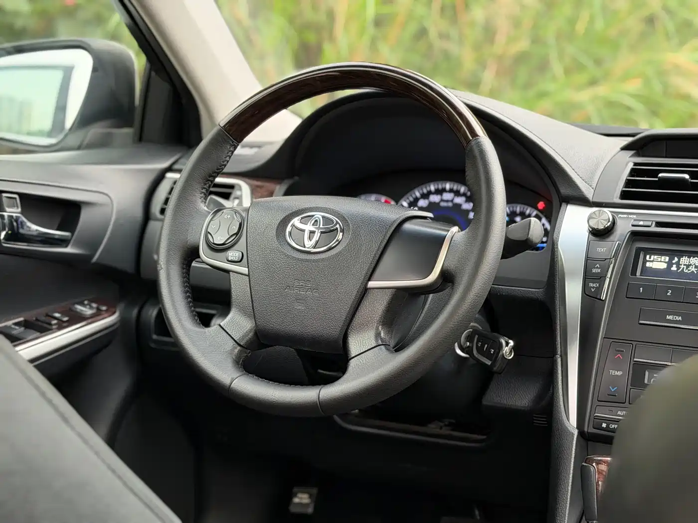 Toyota Camry 2015 2.0G Leading Edition фото 19