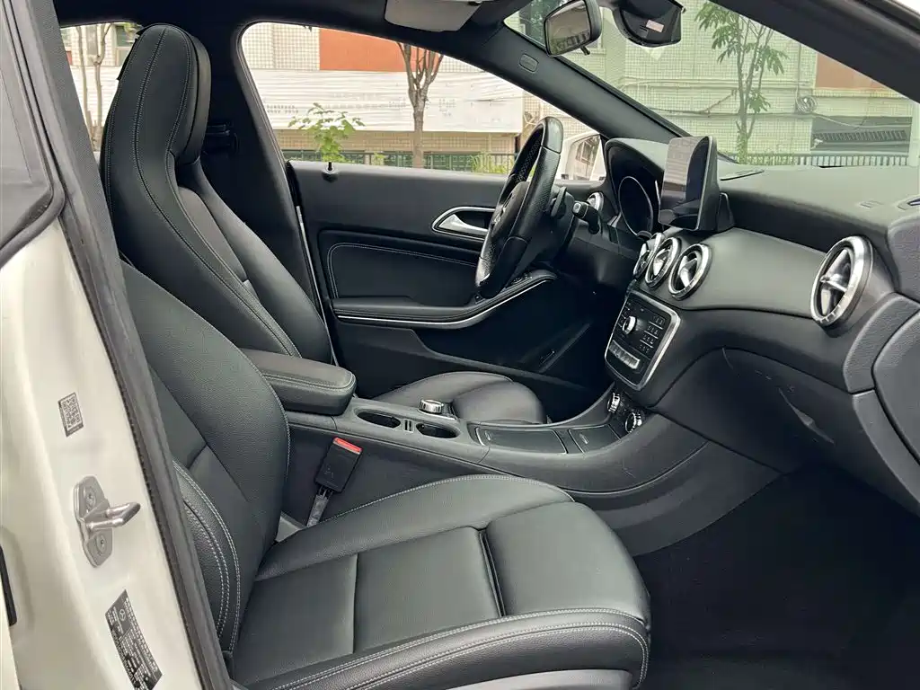 Mercedes-Benz CLA (Import) 2018 CLA 200 Dynamic Edition фото 9