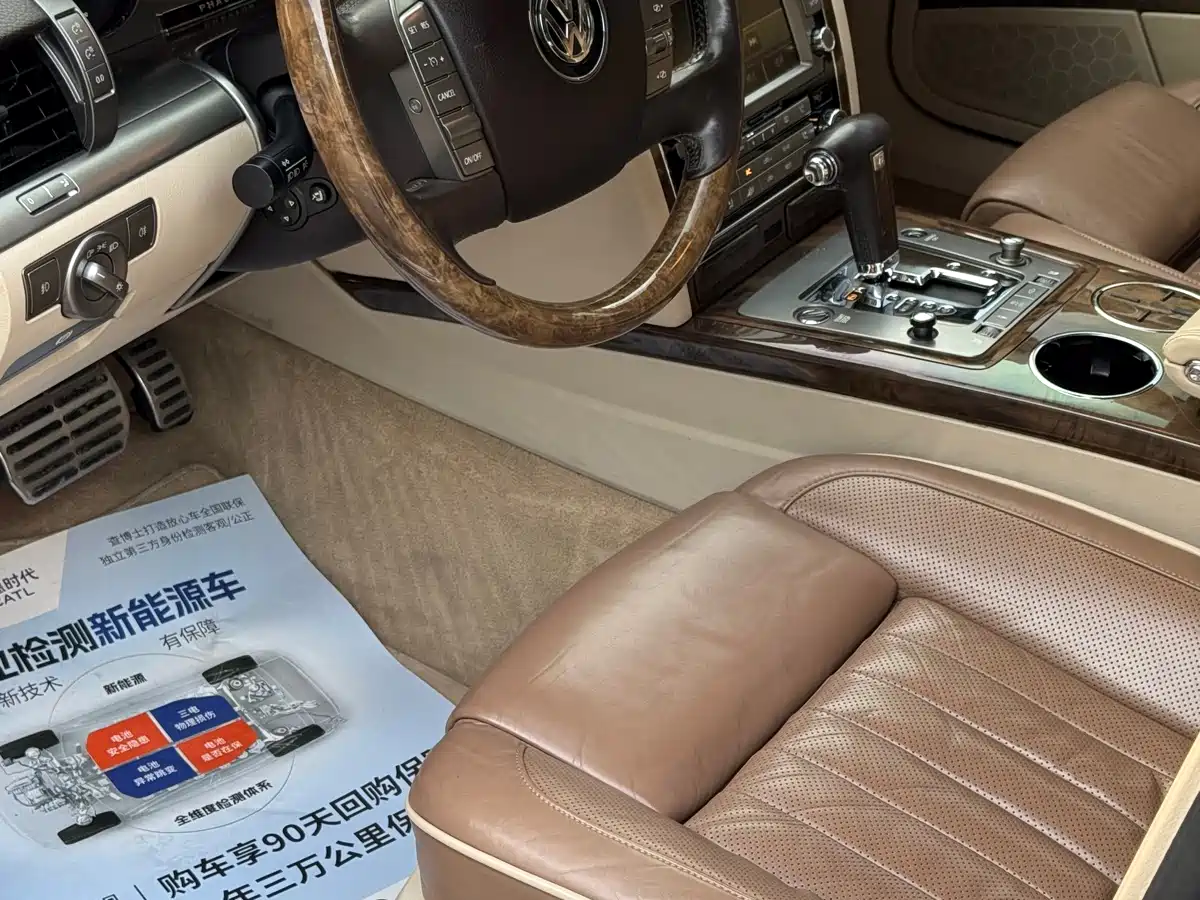 Volkswagen Phaeton 2013 4.2L Poltrona Frau Edition фото 8