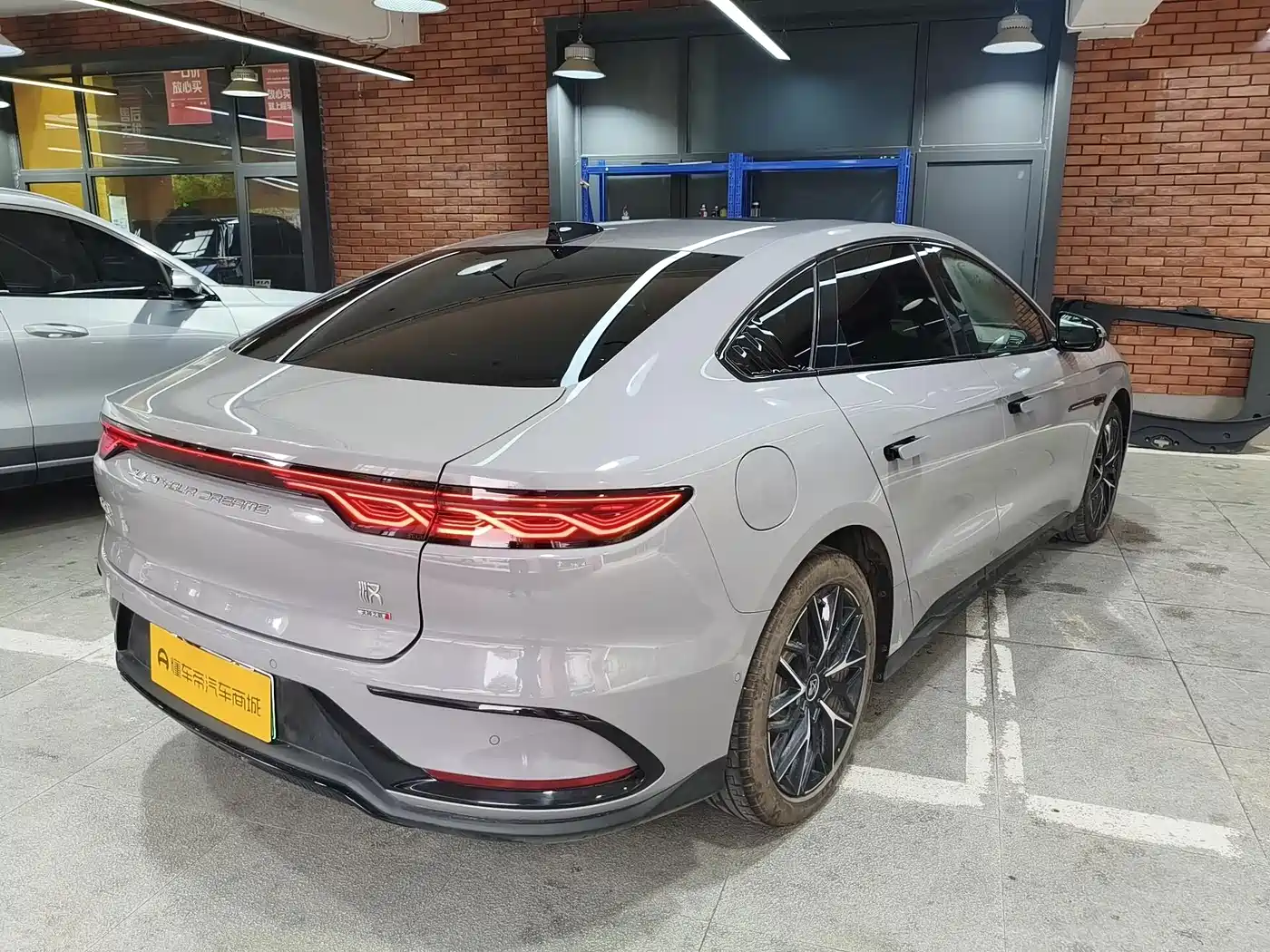 BYD Han 2025 2025 DM-i 125KM Honor