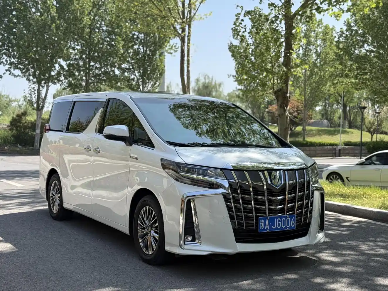 Toyota Alphard 2019 Hybrid 2.5L Premium Edition фото 3
