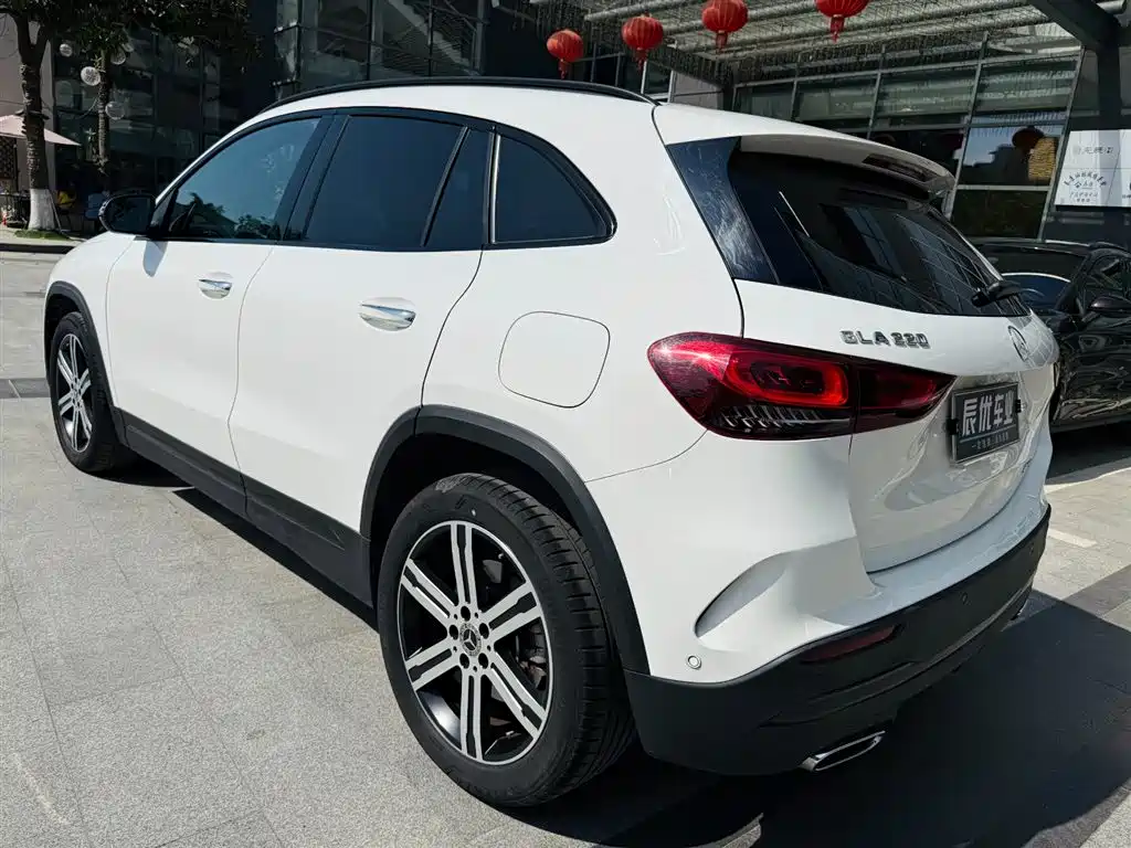 Mercedes-Benz GLA 2022 GLA 220 4MATIC фото 7