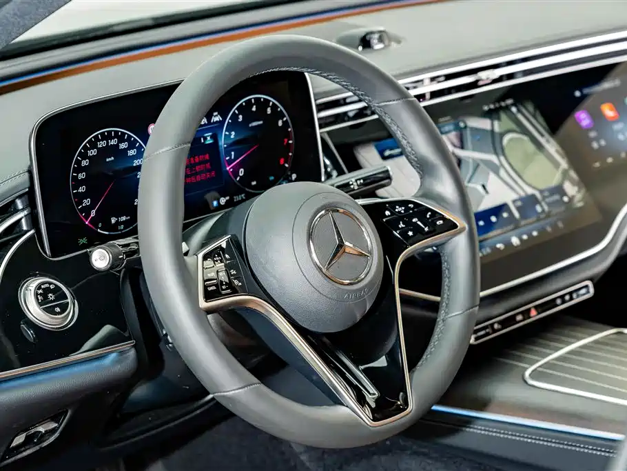 Photo 11 - Mercedes-Benz E-Class