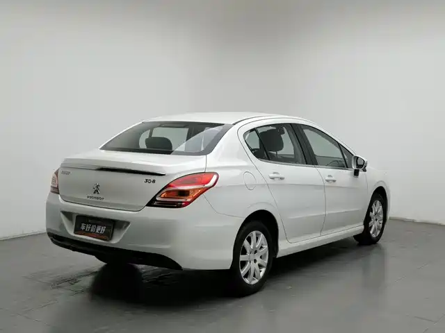 Peugeot 308 2014 Model Joy Edition Classic 1.6L Automatic Superior Style — фото 2