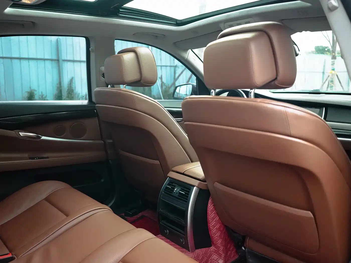 BMW 5 Series GT 2011 535i Elegance фото 23