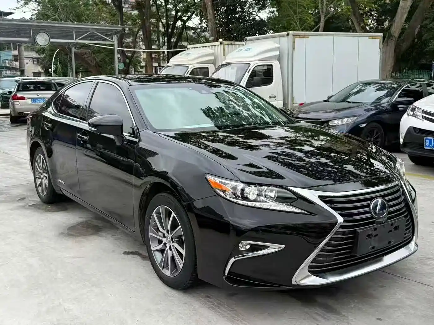 Lexus ES 2015 300h Comfort Edition фото 3
