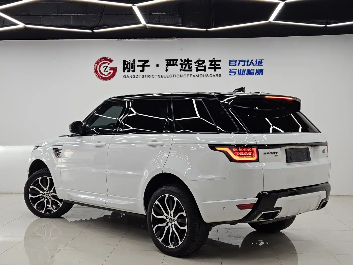Land Rover Range Rover Sport 2022 3.0 L6 Gloss Black Edition фото 4