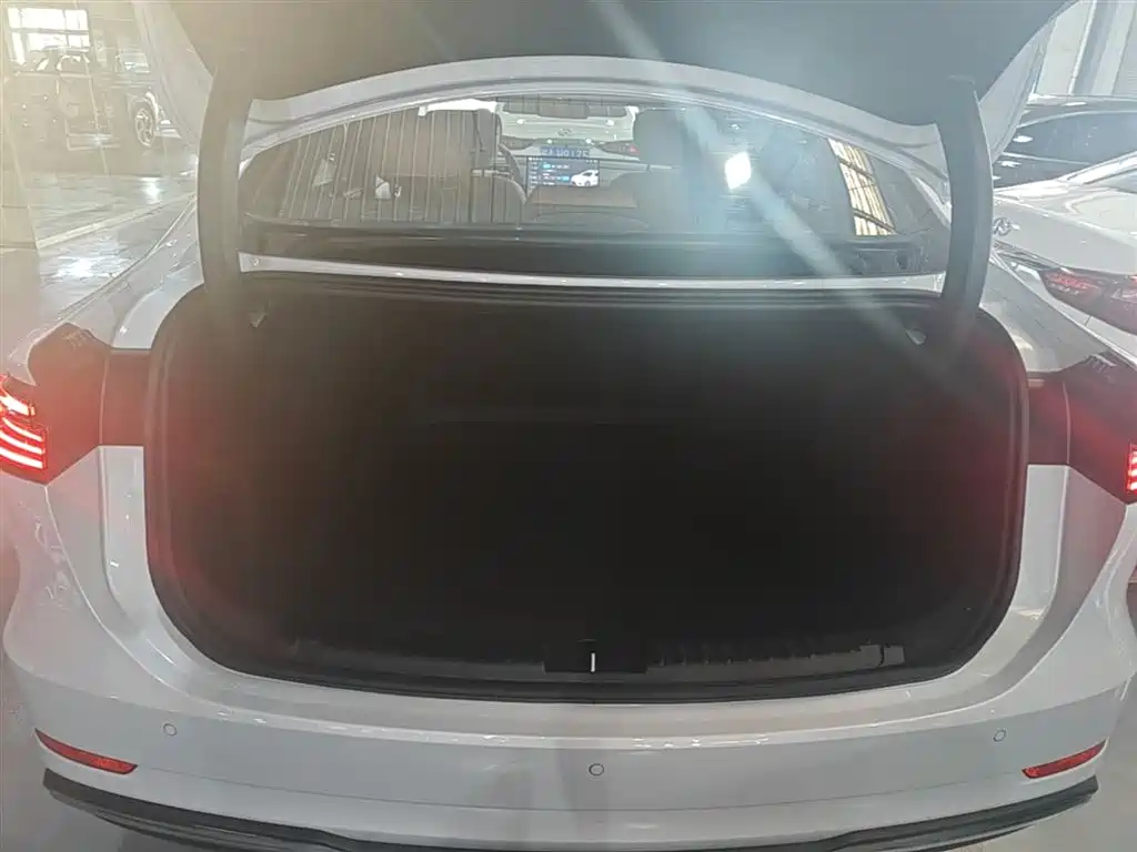 Geely Galaxy Galaxy A7 2025 EM-i 150km Premium Edition фото 12