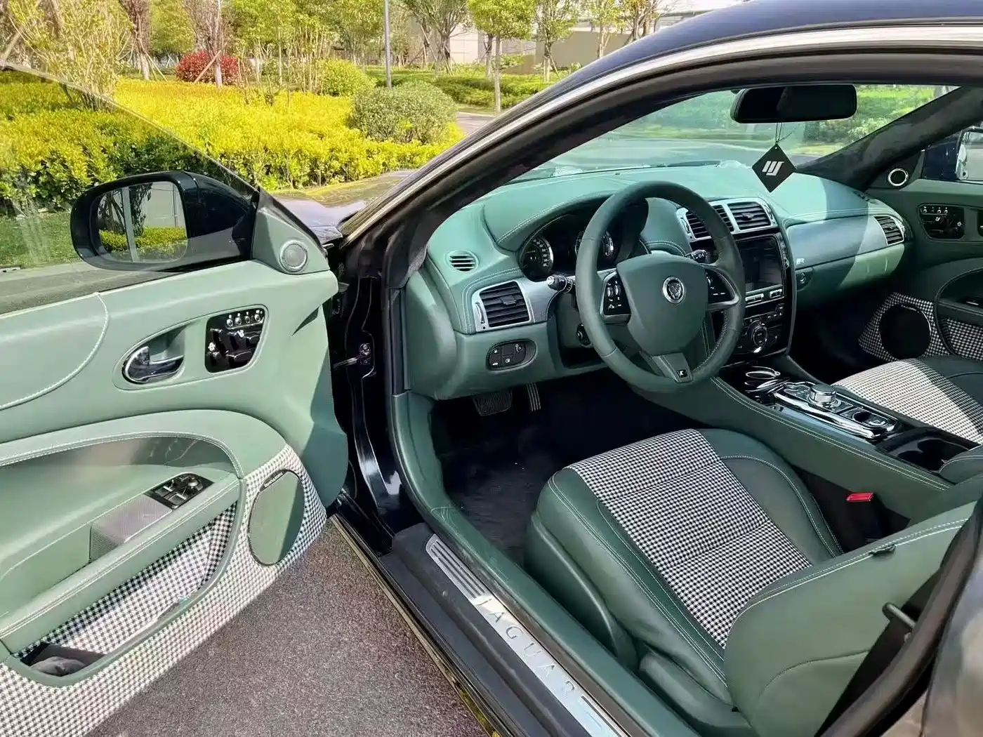 Jaguar XK 2012 XKR 5.0L Supercharged Coupe фото 5