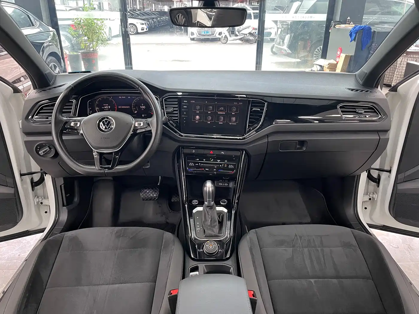 VOLKSWAGEN T ROC EXPLORING SONGS