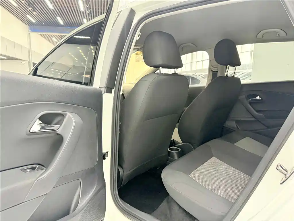 Volkswagen Polo 2018 1.5L Auto Safe Drive фото 5
