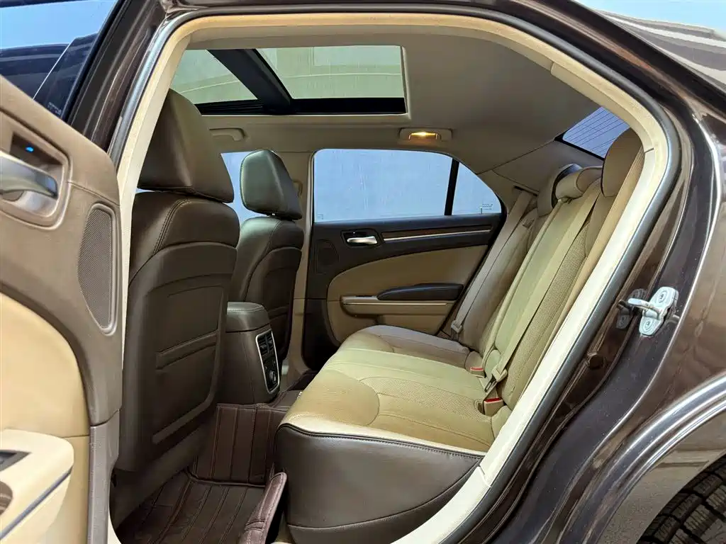 Chrysler 300C (Import) 2013 2013 3.6L Prestige Edition