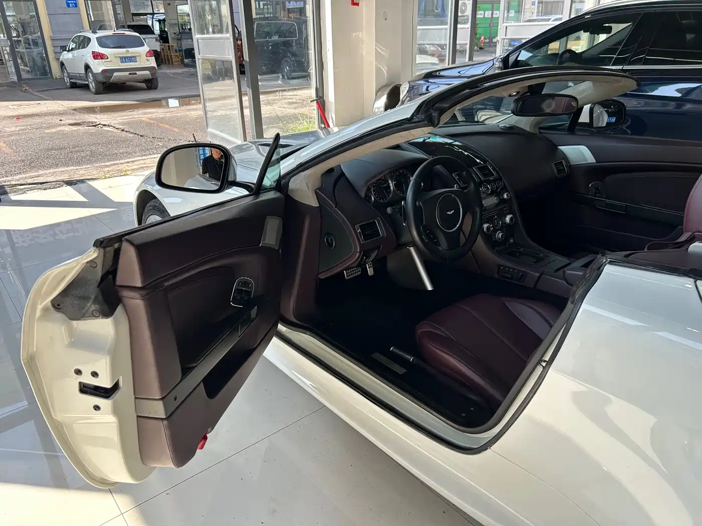 Aston Martin V8 Vantage 2011 2011 4.7L Sportshift Roadster
