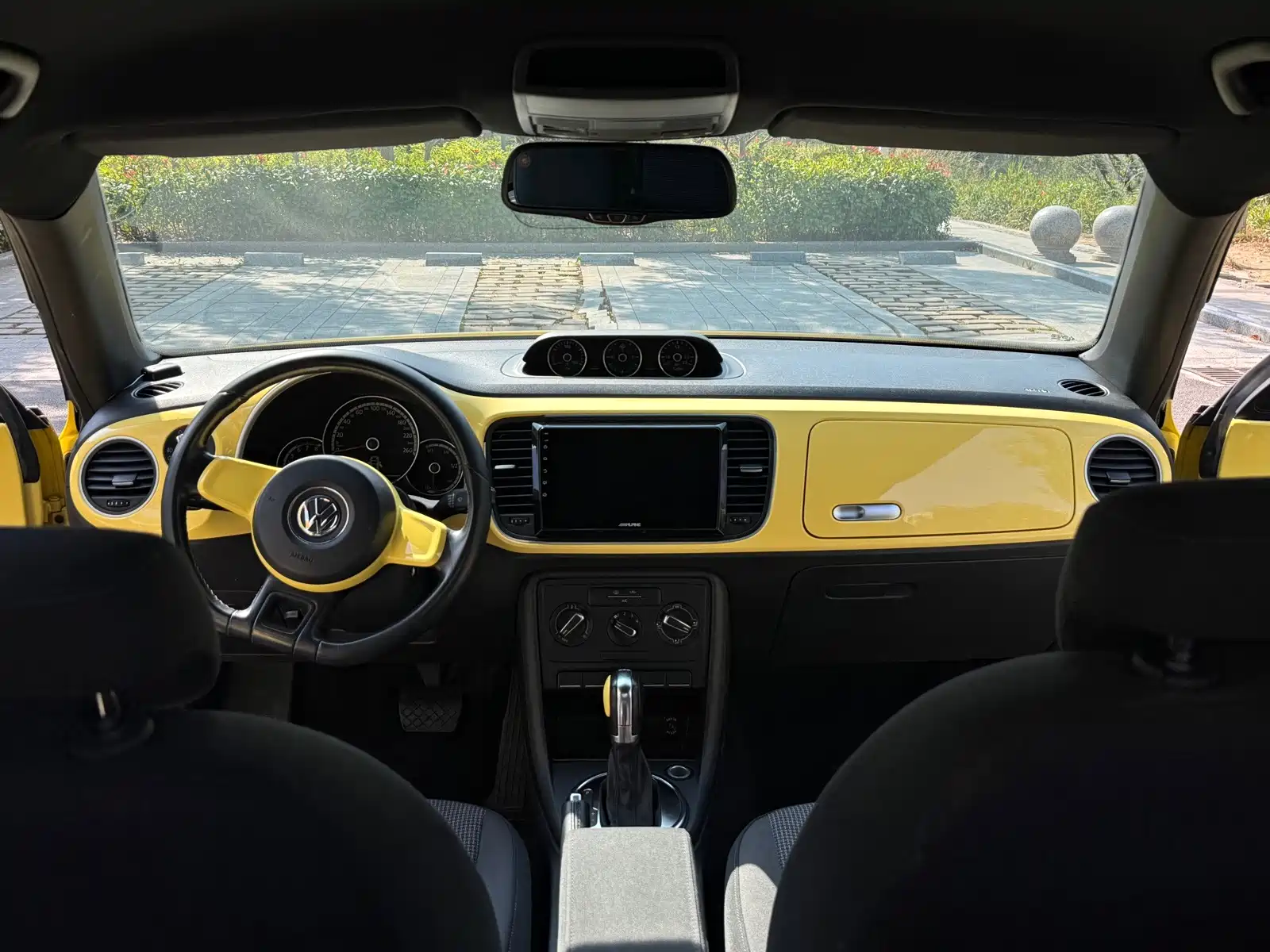 Photo 10 - Volkswagen Beetle