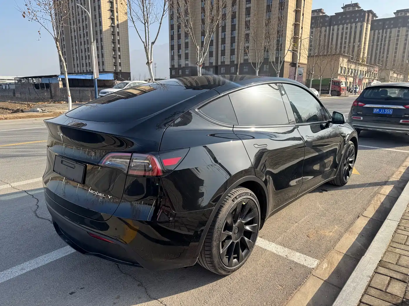 TESLA MODEL Y