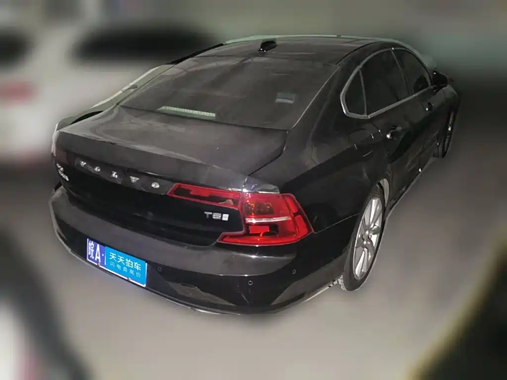 صورة 2 - Volvo S90
