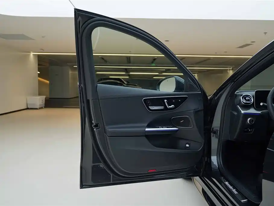 Mercedes-Benz C-Class 2023 Facelift C 260 L Sport Edition фото 15