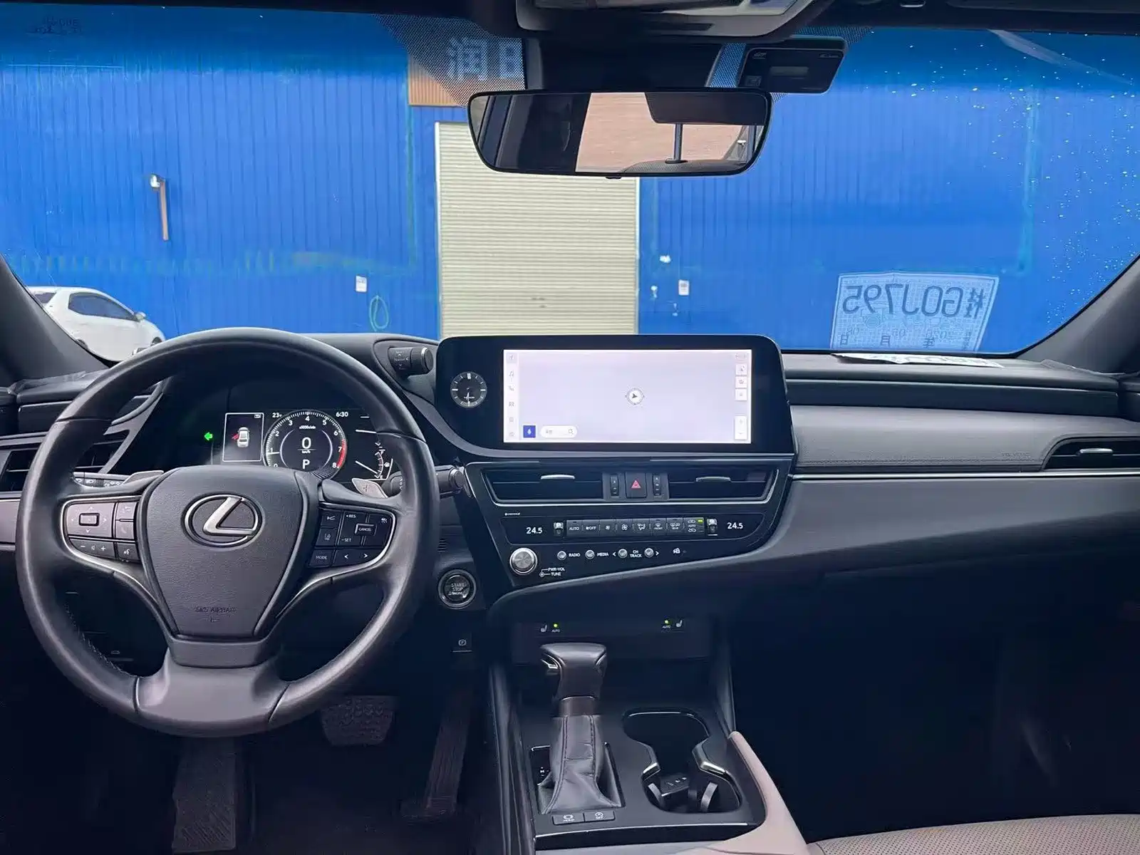 Фото 7 - Lexus ES