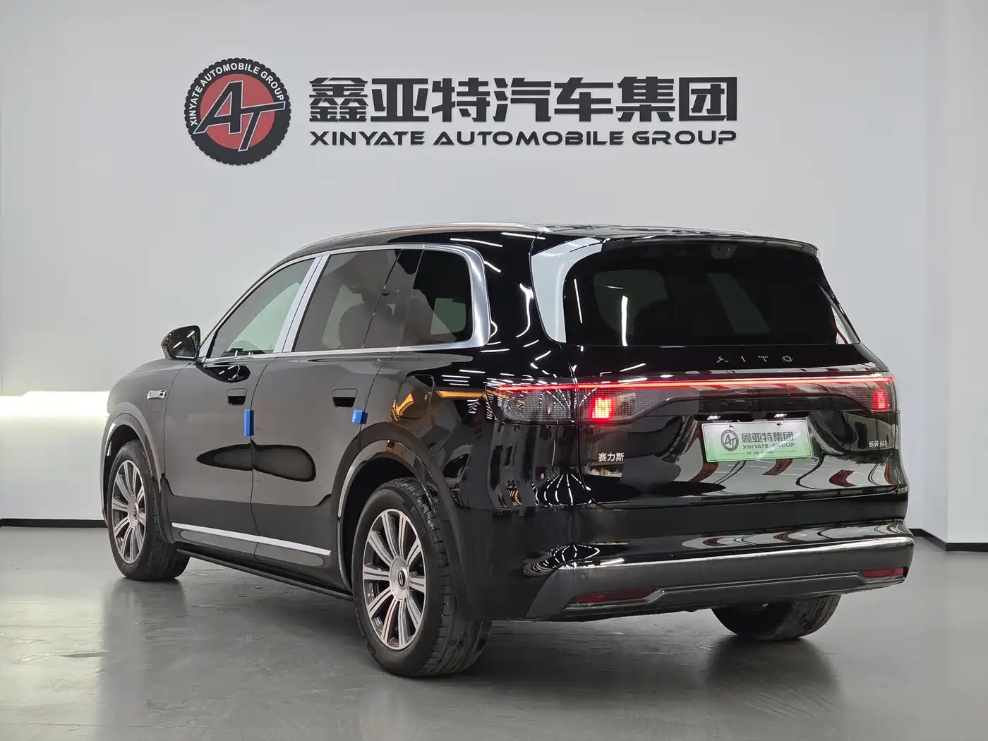 AITO Wenjie AITO M8 2025 Extended Range Max 37kWh 5-Seater фото 5